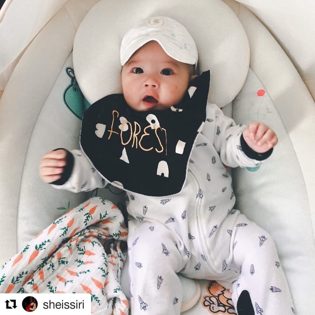 ผ้ากันปื้อนเด็กปักชื่อ