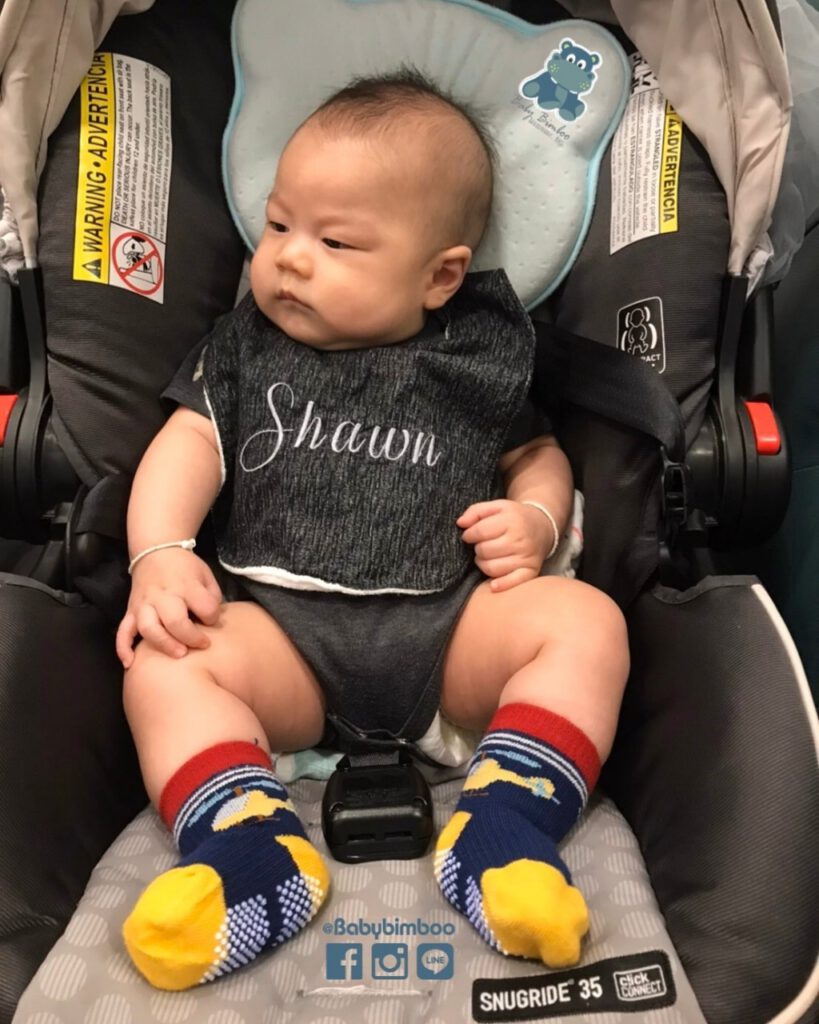 ผ้ากันปื้อนเด็กปักชื่อ