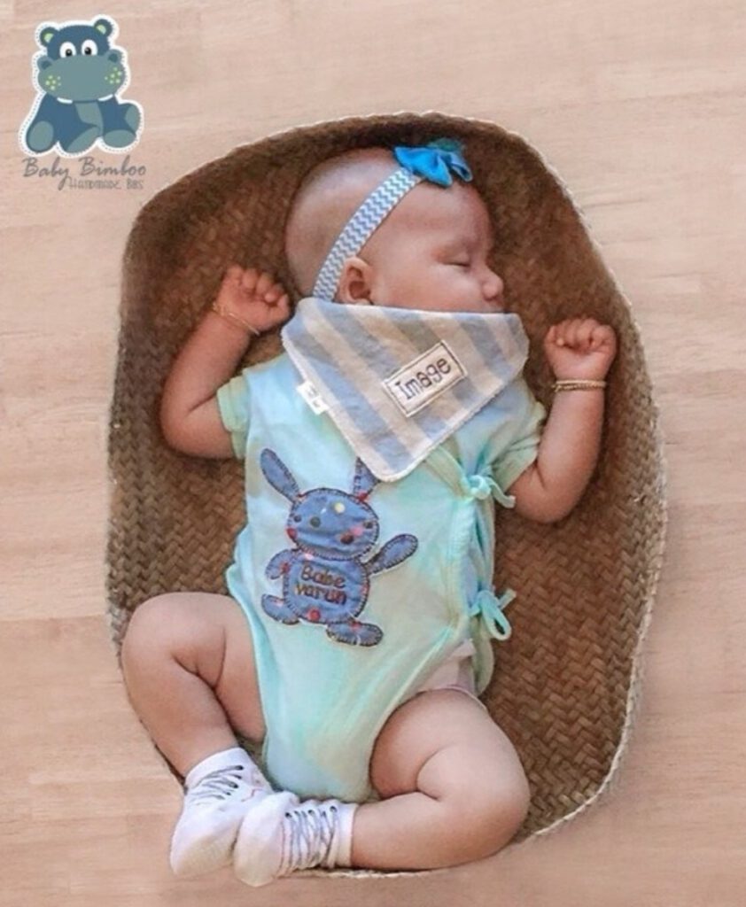 ผ้ากันปื้อนเด็กปักชื่อ